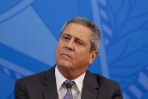 Moraes mantém prisão de Braga Netto