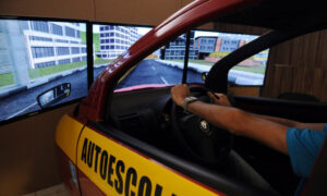 Redução de aulas em autoescolas é ‘discussão necessária’, diz Motta