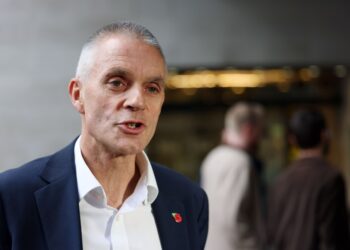 BBC deve ‘lutar’ por seu jornalismo, diz diretor demissionário ante ameaça de Trump