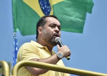 Oposição pede impeachment de Castro após operação com 121 mortos no Rio Oposição pede impeachment de Castro após operação com 121 mortos no Rio