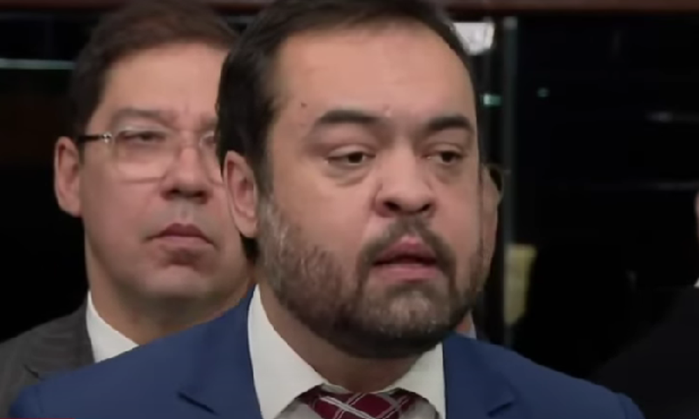 Ministro do TSE pede vista e julgamento que pode cassar mandato de Cláudio Castro é suspenso