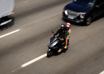 Nunes sanciona transporte por moto em SP com veto no centro expandido Uber e 99 anunciam volta do serviço de mototáxi em São Paulo para 11 de dezembro