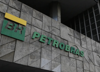 Petrobras anuncia lucro líquido de R$ 32,7 bilhões no terceiro trimestre Petrobras anuncia lucro líquido de R$ 32,7 bilhões no terceiro trimestre