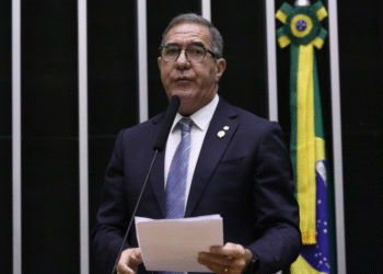 Câmara debate fim da escala 6×1 com presença de Alckmin e Luiz Marinho