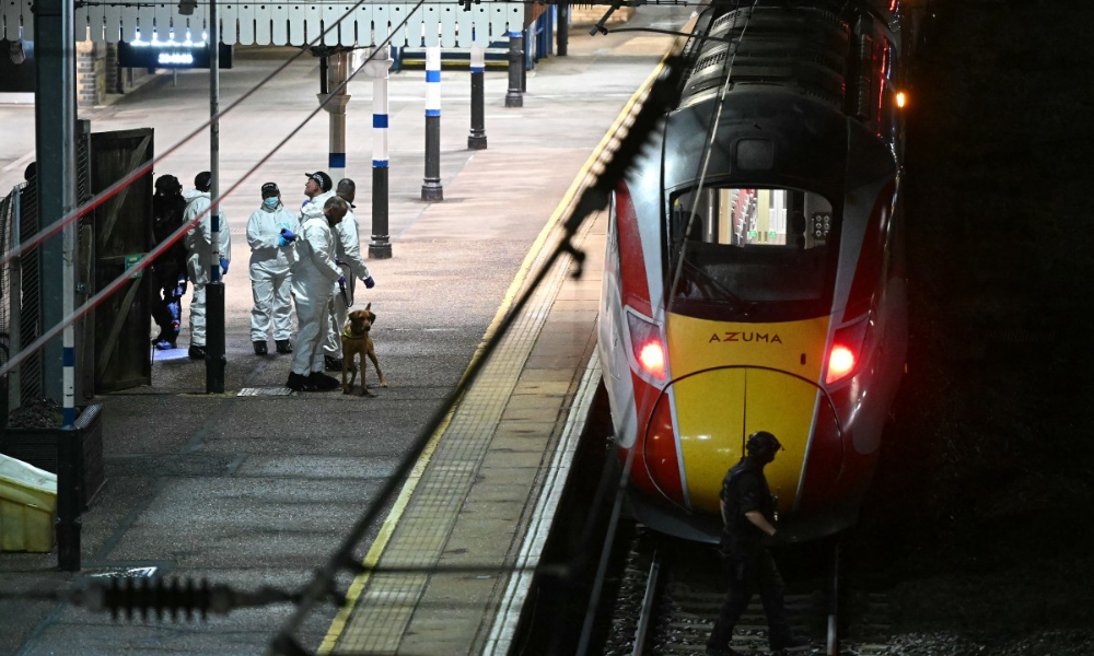 Suspeito de ataque em trem na Inglaterra é acusado de tentativa de assassinato