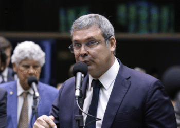 Lindbergh diz que PL Antifacção é ‘colcha de retalhos’ Lindbergh diz que PL Antifacção é ‘colcha de retalhos’