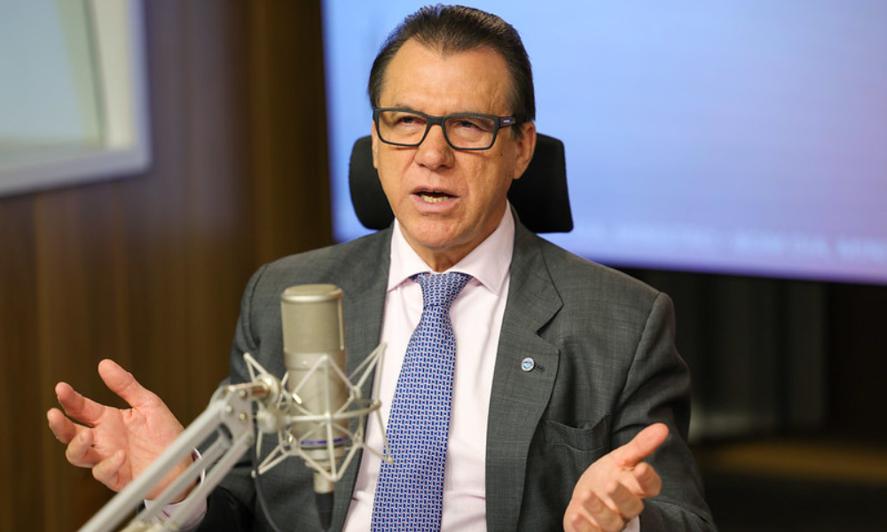 Ministro do Trabalho diz que escala 6×1 é ‘perversa’