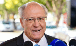 Diálogo entre Lula e Trump foi muito positivo e agora deve se aprofundar sobre tarifas, avalia Alckmin