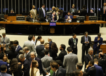 Licença-paternidade: entenda o projeto que amplia o benefício aprovado na Câmara Licença-paternidade: entenda o projeto que amplia o benefício aprovado na Câmara