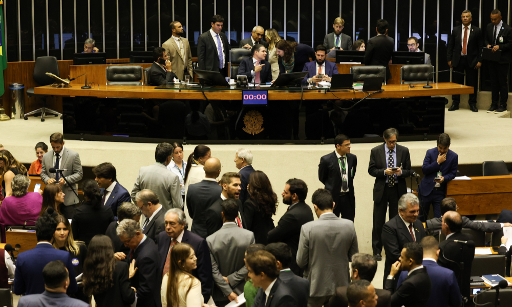 Licença-paternidade: entenda o projeto que amplia o benefício aprovado na Câmara