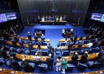 Congresso homenageia policiais mortos durante a Operação Contenção