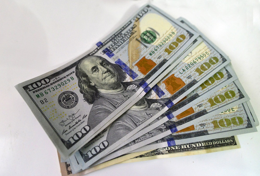 Dólar sobe após sequência de queda; Ibovespa cai e interrompe recordes