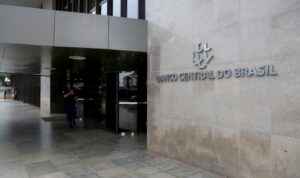 Mercado financeiro ajusta projeção de inflação para 4,55% em 2025