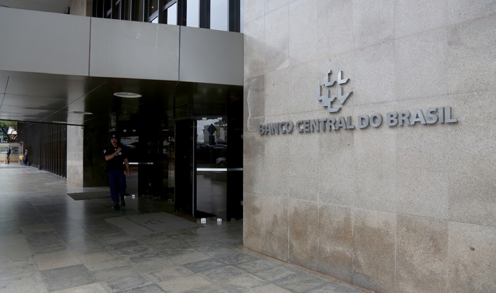 Mercado financeiro ajusta projeção de inflação para 4,55% em 2025