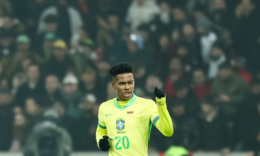 Brasil joga mal, mas Estevão marca de pênalti e garante empate contra Tunísia