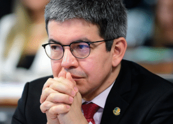 Randolfe avalia que não há problema se MP do tarifaço caducar Randolfe avalia que não há problema se MP do tarifaço caducar