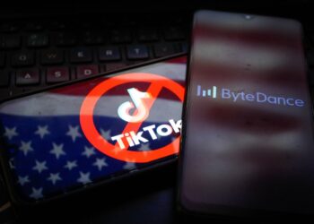 França investiga TikTok por possível incitação de menores ao suicídio