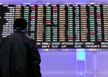 Ibovespa supera 155 mil e chega ao 11º recorde seguido; dólar cai a R$ 5,30