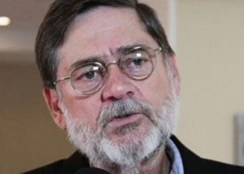 Ex-deputado do PT morre após ser esfaqueado pelo próprio filho Ex-deputado do PT morre após ser esfaqueado pelo próprio filho