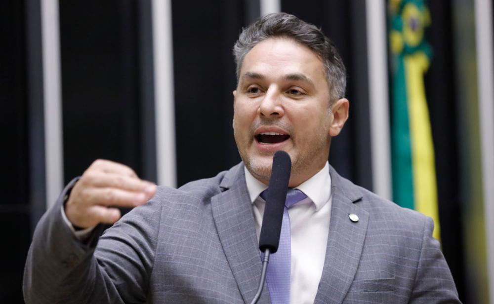 Líder da oposição critica Lula e levará pedido de impeachment ao PL: ‘Perdeu o controle’