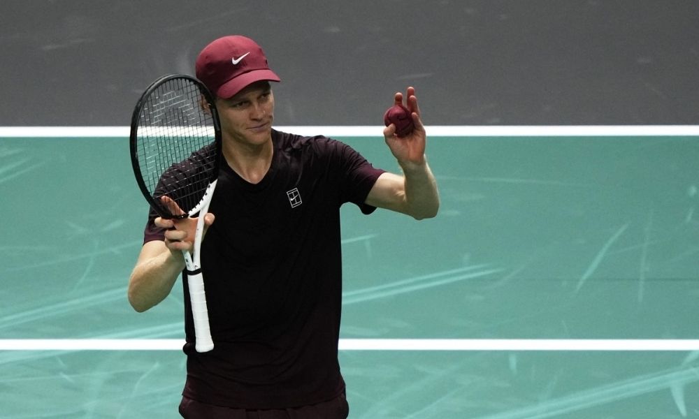 Sinner vai à final em Paris e fica a uma vitória do topo do ranking