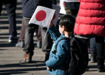 Terremoto de magnitude 6,9 atinge costa do Japão e alerta de tsunami é emitido Terremoto de magnitude 6,9 atinge costa do Japão e alerta de tsunami é emitido