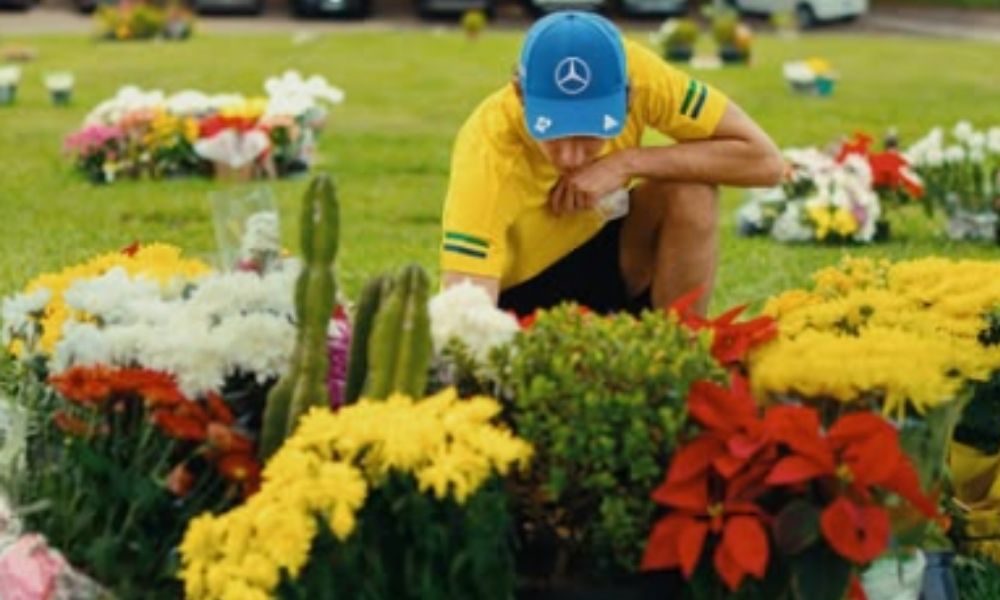 Piloto italiano Kimi Antonelli visita túmulo de Senna antes do GP de São Paulo