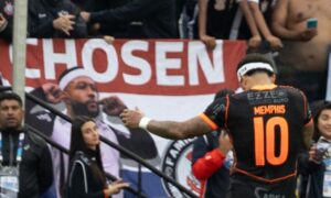 Memphis encerra jejum, marca de pênalti e Corinthians vence Grêmio por 2 a 0