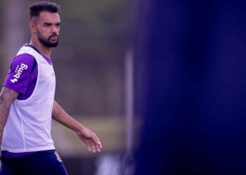 Raniele sofre lesão na perna direita e vira desfalque do Corinthians contra o Ceará Raniele sofre lesão na perna direita e vira desfalque do Corinthians contra o Ceará