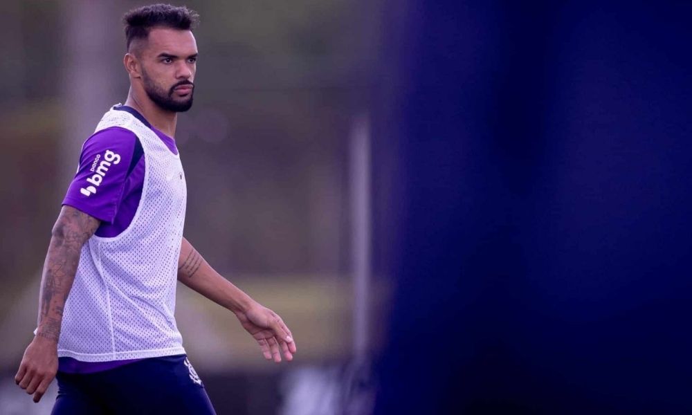 Raniele sofre lesão na perna direita e vira desfalque do Corinthians contra o Ceará