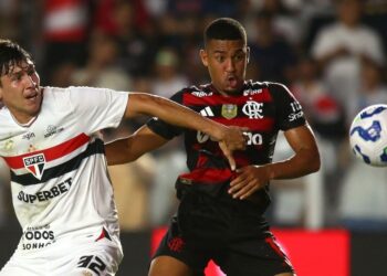 Flamengo fica no empate com São Paulo e perde chance de domir na liderança Flamengo fica no empate com São Paulo e perde chance de domir na liderança