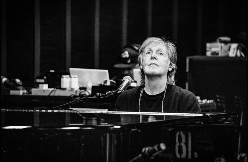 Paul McCartney lança faixa silenciosa em protesto contra IA