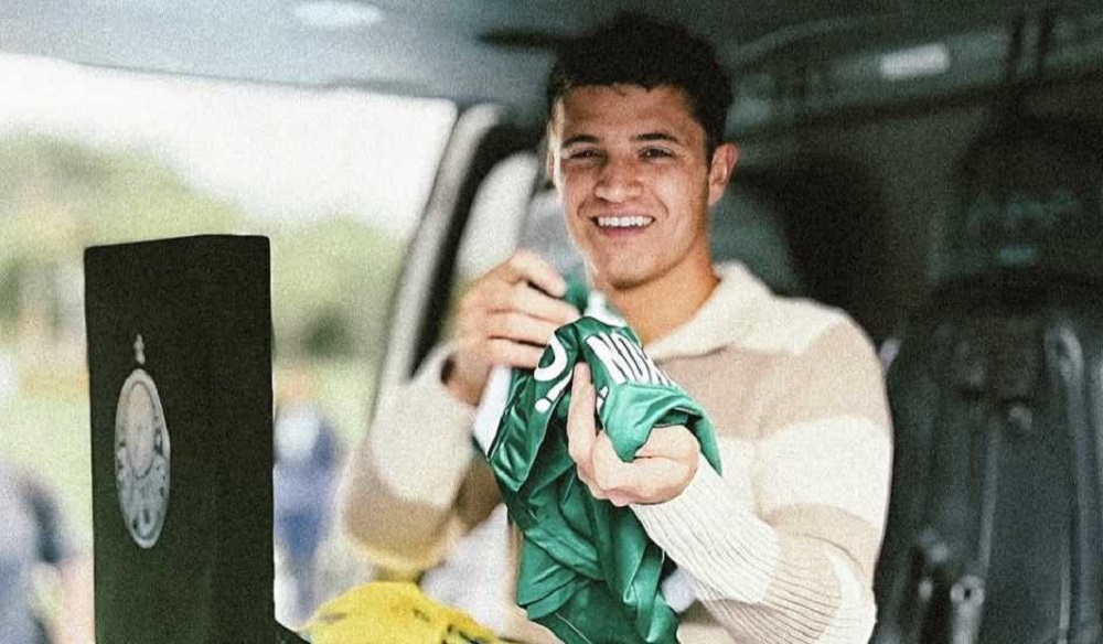 Lando Norris recebe camisa do Palmeiras de presente antes do GP de São Paulo de F1