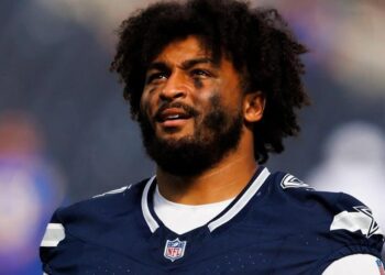 Jogador da NFL de 24 anos é encontrado morto após perseguição policial Jogador da NFL de 24 anos é encontrado morto após perseguição policial