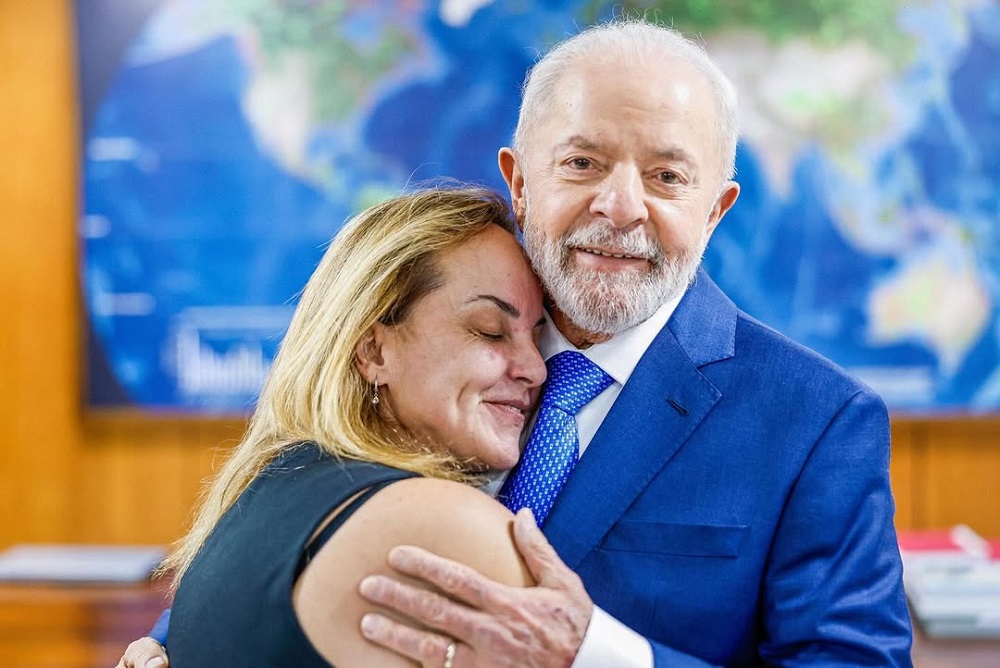 Filha mais velha de Lula recebe alta