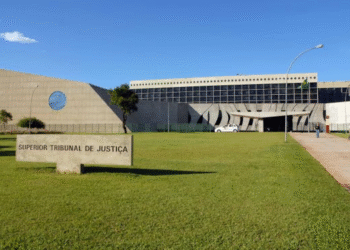 Lula sanciona lei que cria mais de 300 cargos comissionados no STJ Lula sanciona lei que cria mais de 300 cargos comissionados no STJ