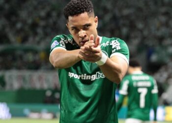 Vitor Roque brilha, Palmeiras vence o Santos e se isola na liderança do Brasileirão Vitor Roque brilha, Palmeiras vence o Santos e se isola na liderança do Brasileirão