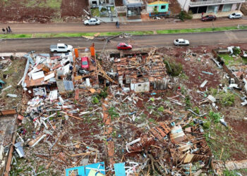 Meteorologistas explicam causa de tornado que matou seis pessoas no Paraná Com ventos de até 250 km/h, tornado destrói 90% de cidade no Paraná