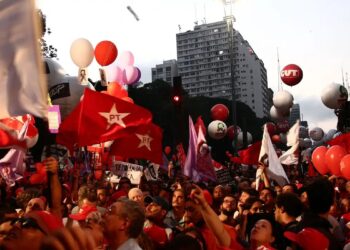 PT cogita manifestações em 8/1 após pré-candidatura de Flávio Ícone de Busca