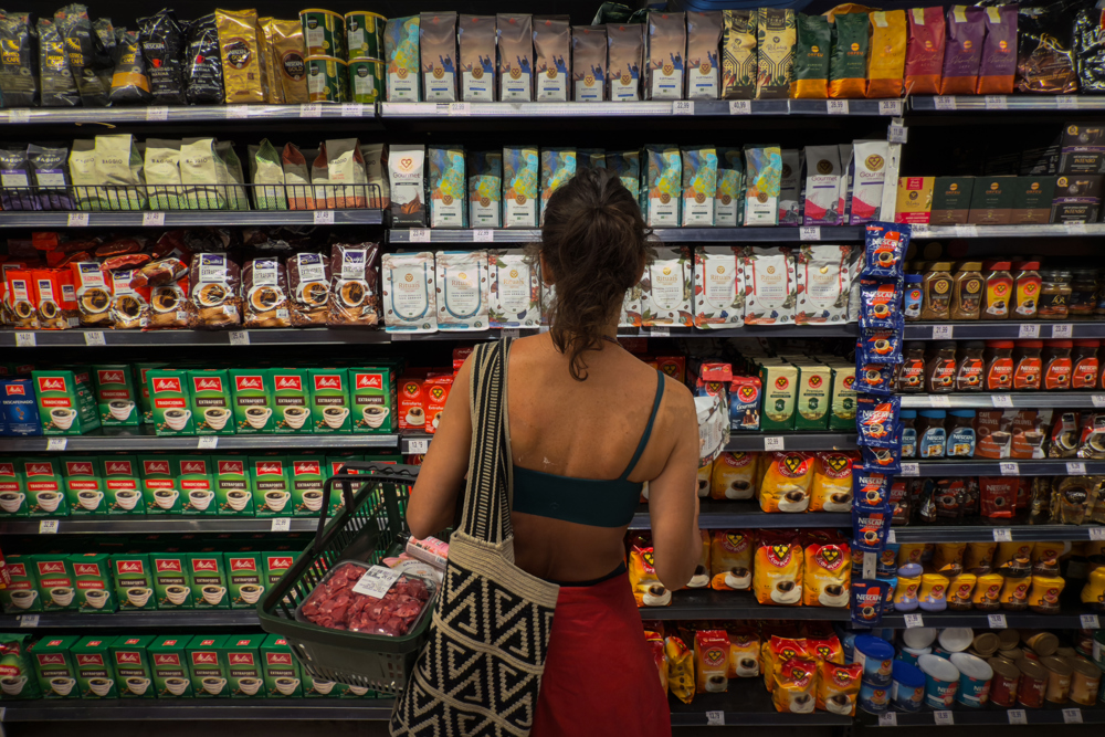 Despesa de consumo das famílias fica estável no 3º trimestre, afirma IBGE