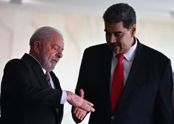 Lula não assina declaração que cobra democracia na Venezuela Ícone de Busca