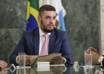 CCJ da Alerj aprova revogar prisão de Rodrigo Bacellar