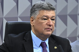 Presidente da CPMI do INSS defende prorrogação após operação da PF