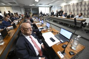 CCJ do Senado pede vista por 4 horas e deve votar ainda hoje o PL da Dosimetria