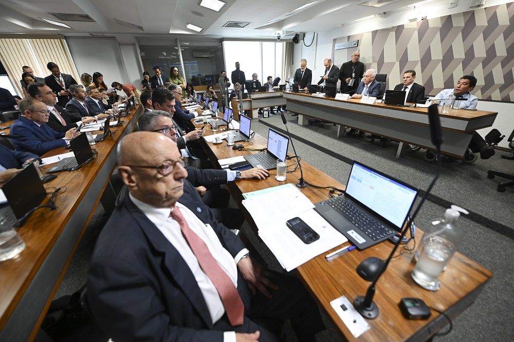 CCJ do Senado pede vista por 4 horas e deve votar ainda hoje o PL da Dosimetria