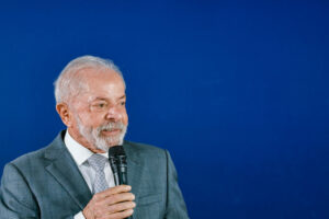 Lula diz que quer viver até 120 anos e promete ‘surra’ nas eleições