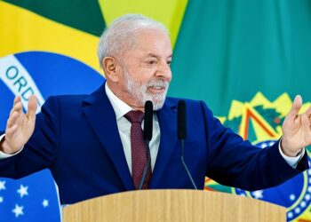 Lula elogia Haddad e se diz ‘feliz’ por resultados no ano