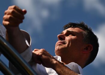 Pesquisa mostra Flávio consolidado e superando Lula no 2º turno Ícone de Busca