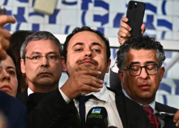 Artistas fazem vídeo por deputado do PSOL que ocupou mesa