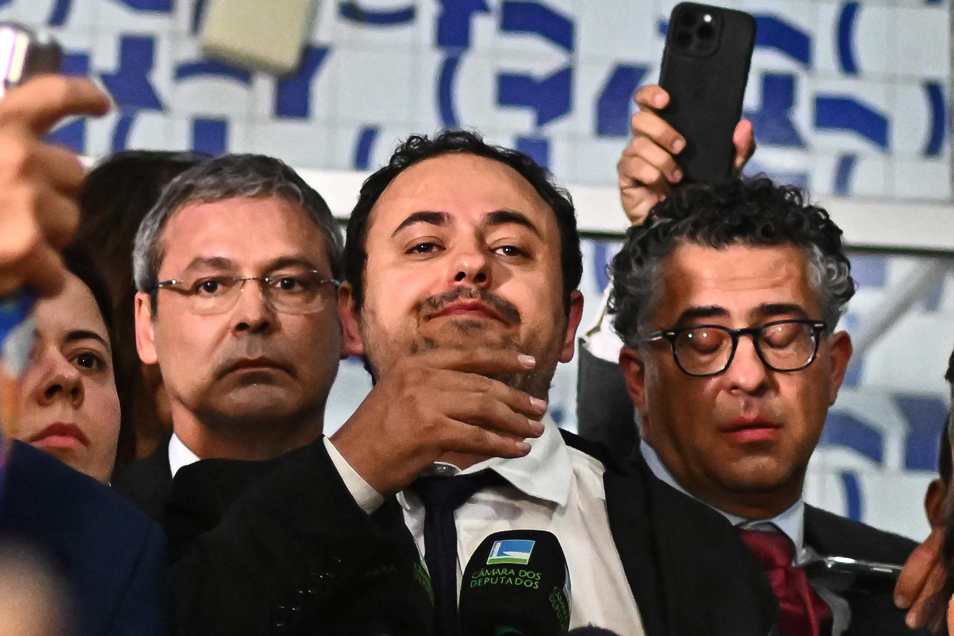 Artistas fazem vídeo por deputado do PSOL que ocupou mesa